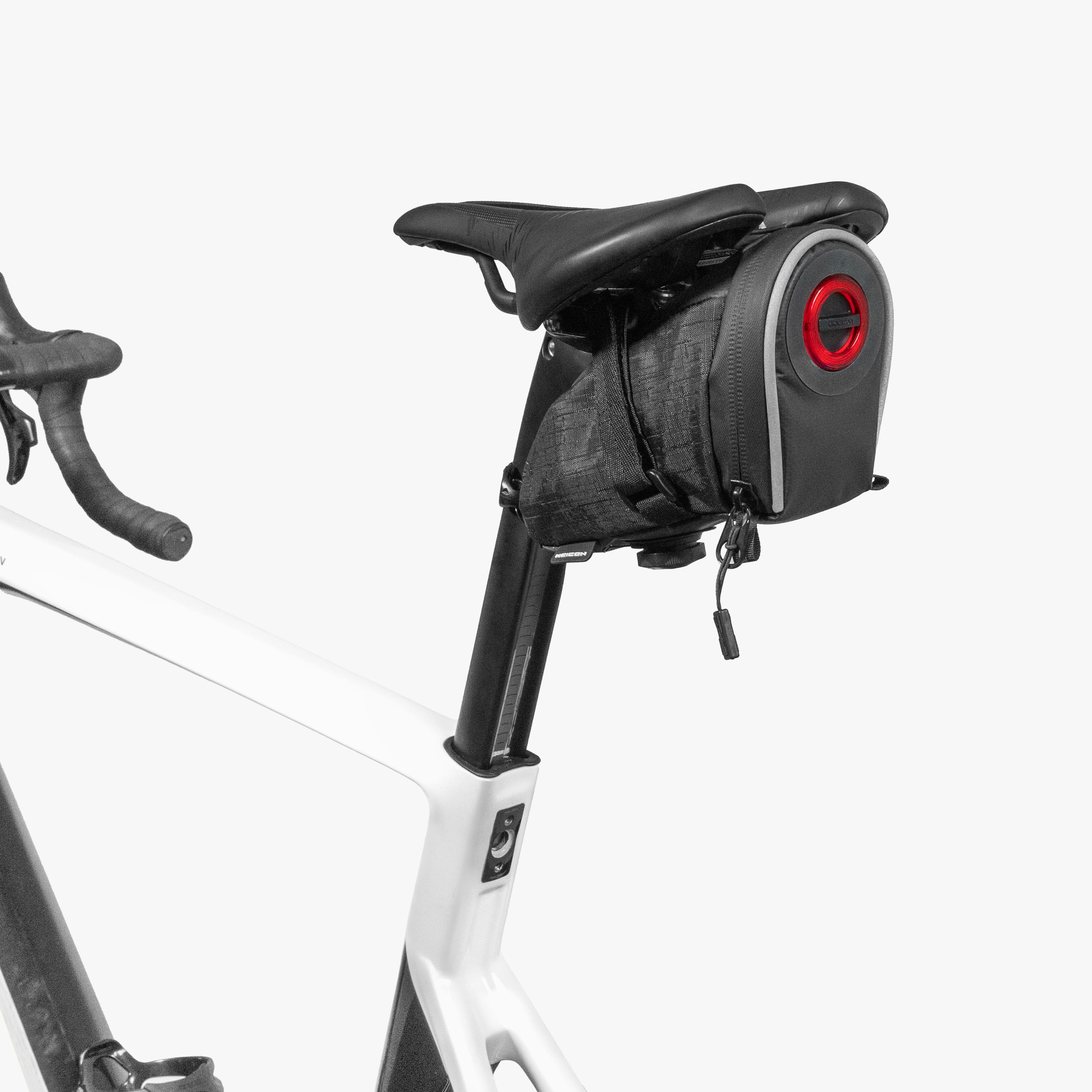 Saddlebag 098 with Taillight hero bike